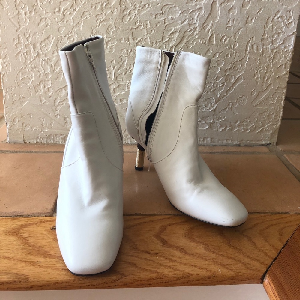 KURT GEIGER white boots like new